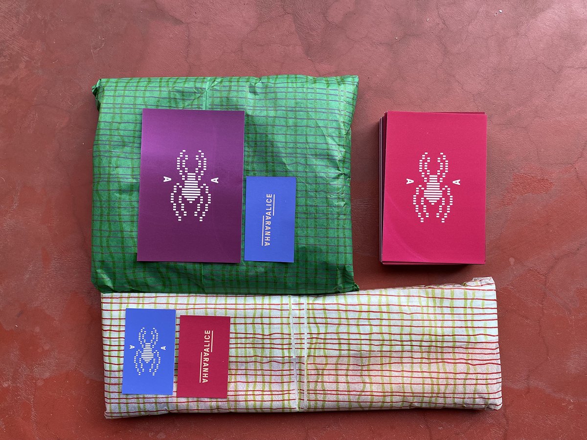 papel embrulho Alice Aranha